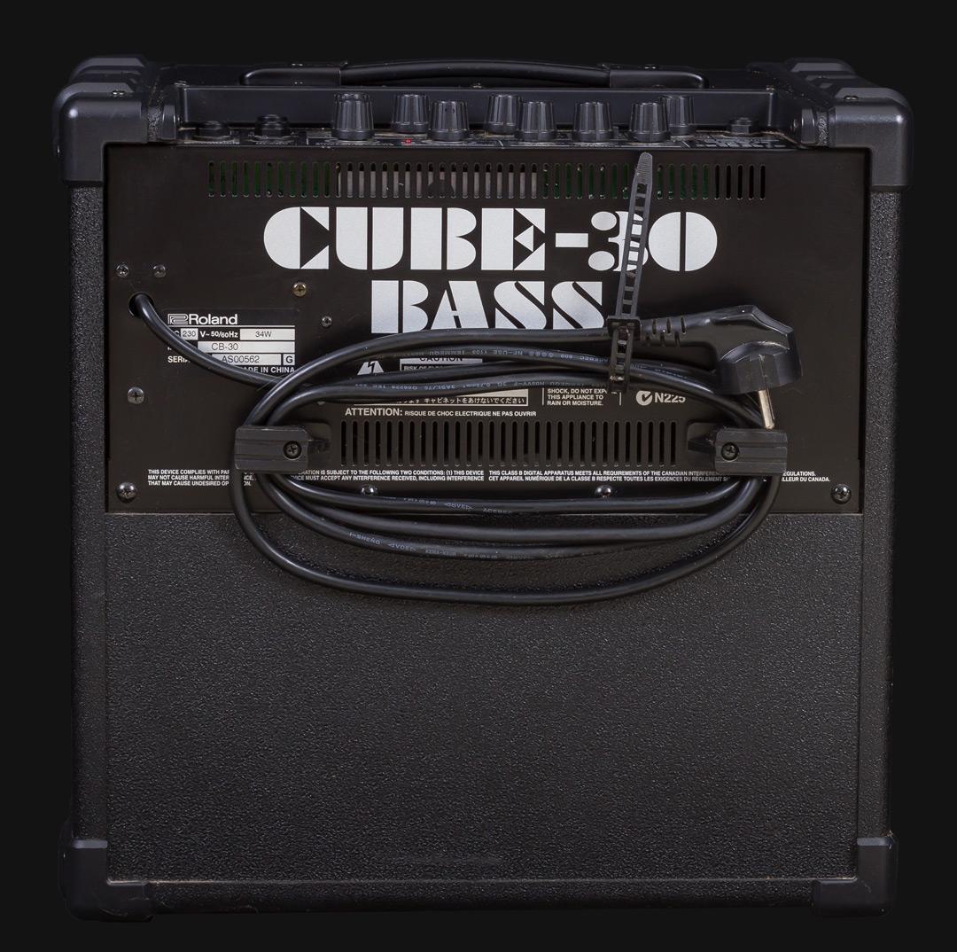 ROLAND Cube 30 Bass 2